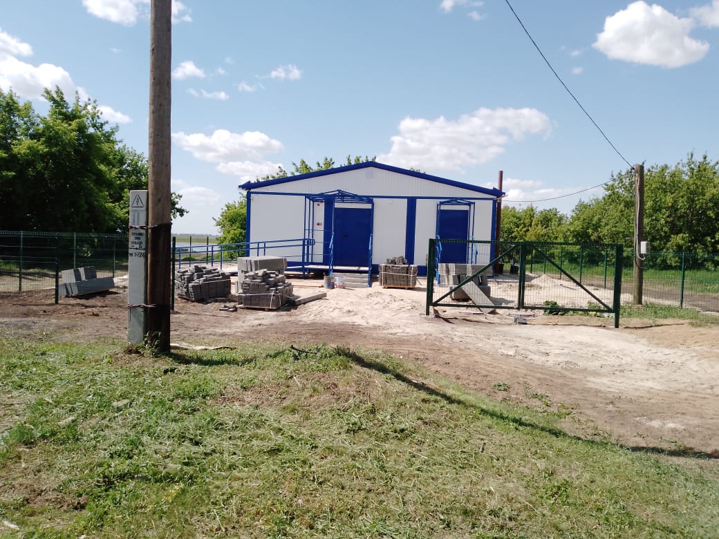 В селе Елошное Лебяжьевского муниципального округа ведется установка модульного здания фельдшерско-акушерского пункта