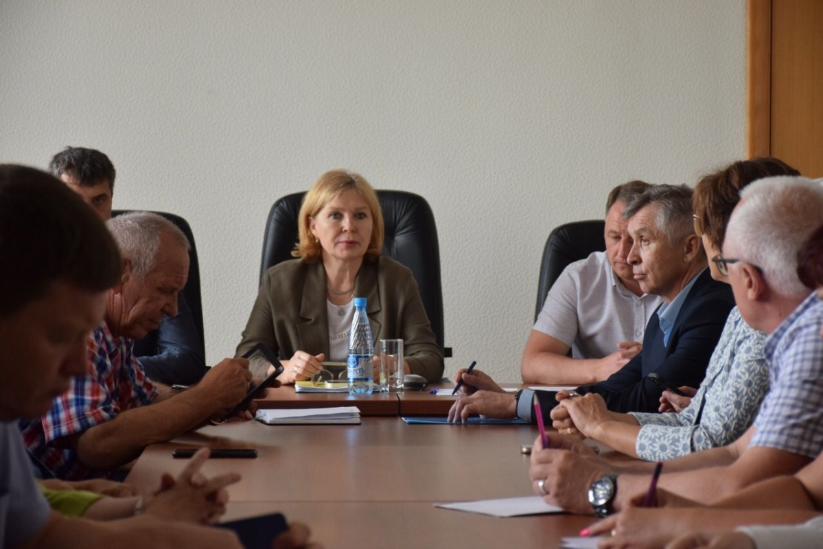 В Шадринске на встрече с сотрудниками больниц и общественниками обсудили предстоящую модернизацию системы медучреждений города