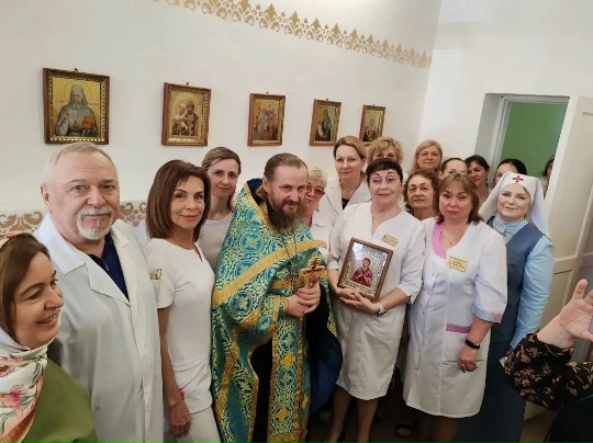 В женской консультации Курганской областной больницы №2 появилось особое место для будущих мам — молельная комната. ﻿