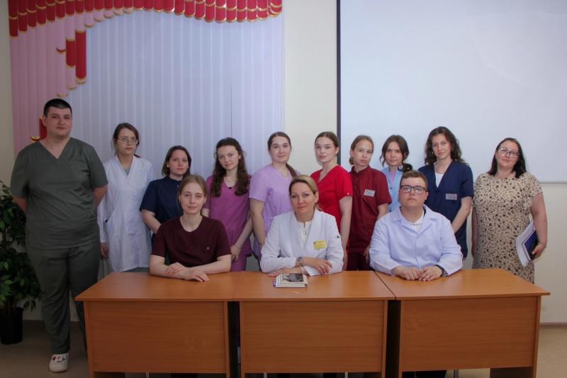 На базе Курганской областной больницы №2 продолжают проходить практику студенты Тюменского государственного медицинского университета и Курганского базового медицинского колледжа