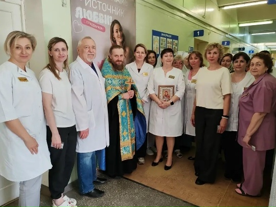 В женской консультации Курганской областной больницы №2 появилось особое место для будущих мам — молельная комната. ﻿