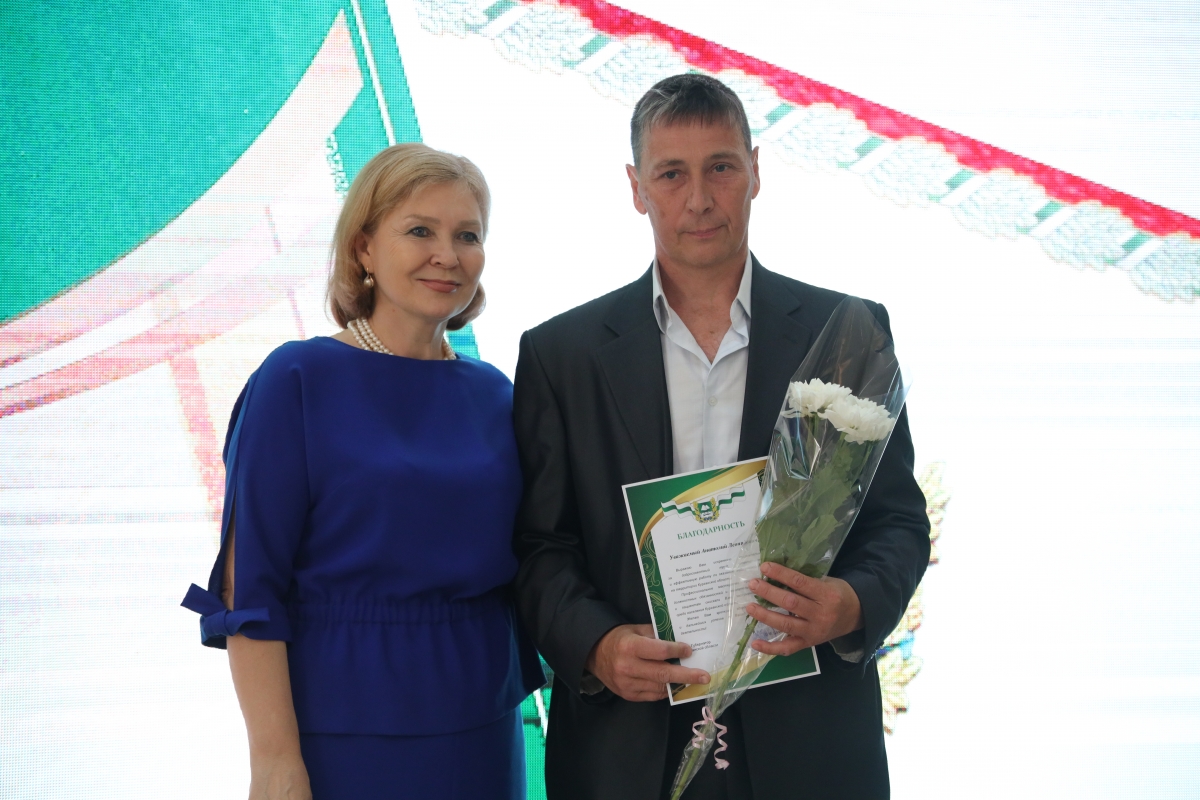 Медицинских работников Курганской области поздравили с профессиональным праздником