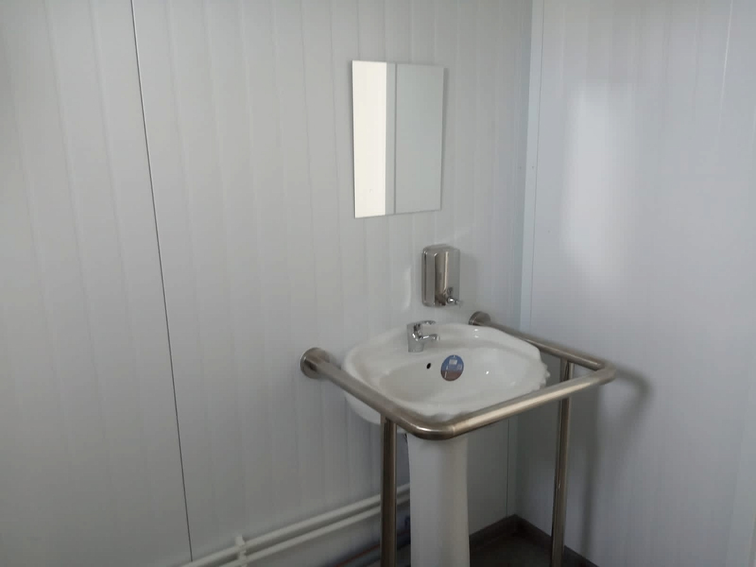 Завершены работы по монтажу модульного здания врачебной амбулатории в селе Новая Сидоровка Кетовского муниципального округа 