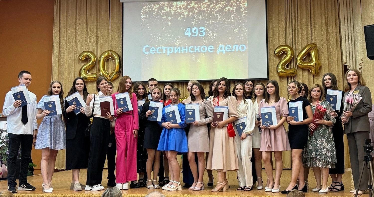28 июня и 1 июля в Курганском базовом медицинском колледже состоялись торжественные мероприятия «Выпуск 2024»