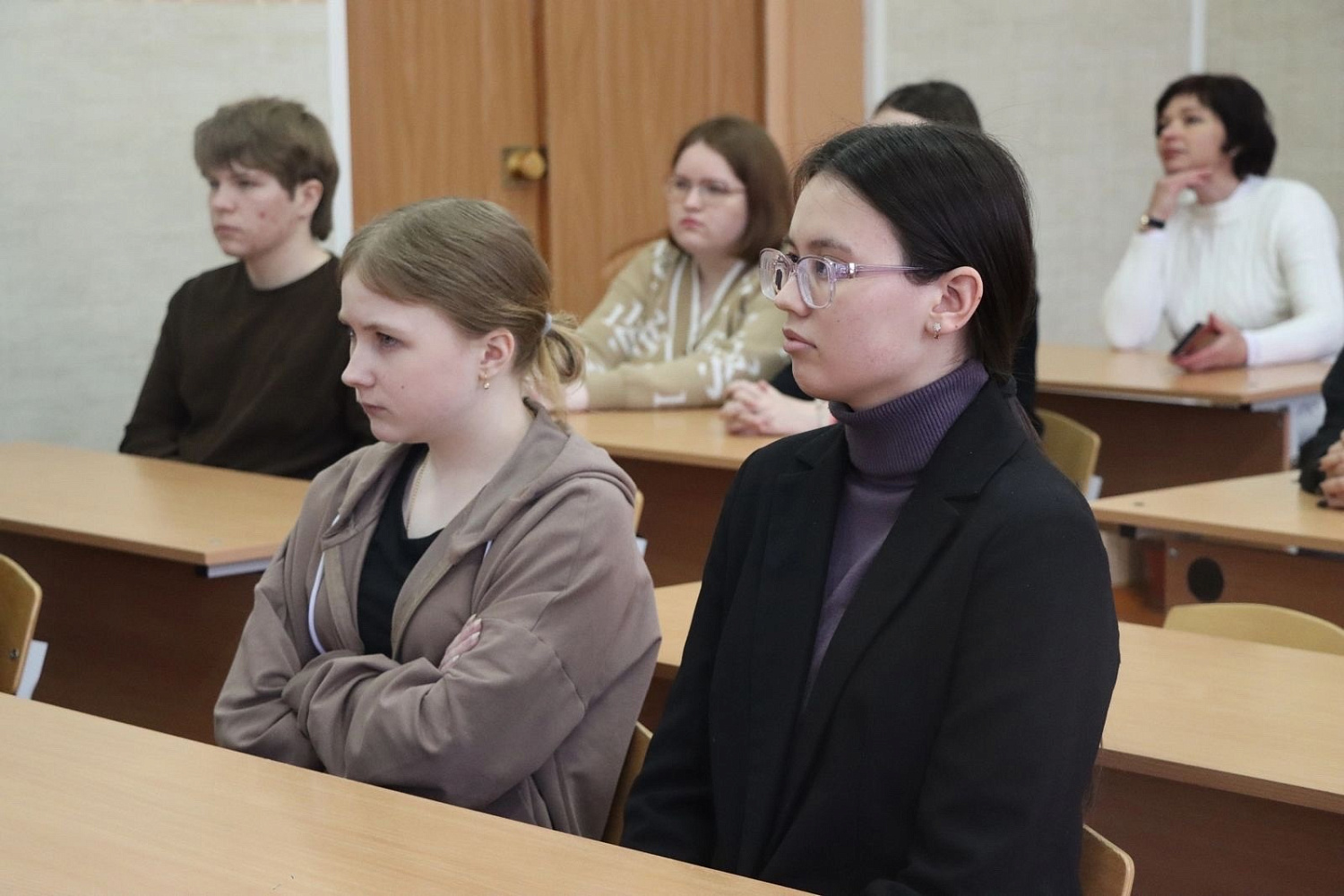 Руководитель Межрайонной больницы №7 Александр Савин провел встречу по профориентации с выпускниками 9 и 11 классов в школах города Шумихи