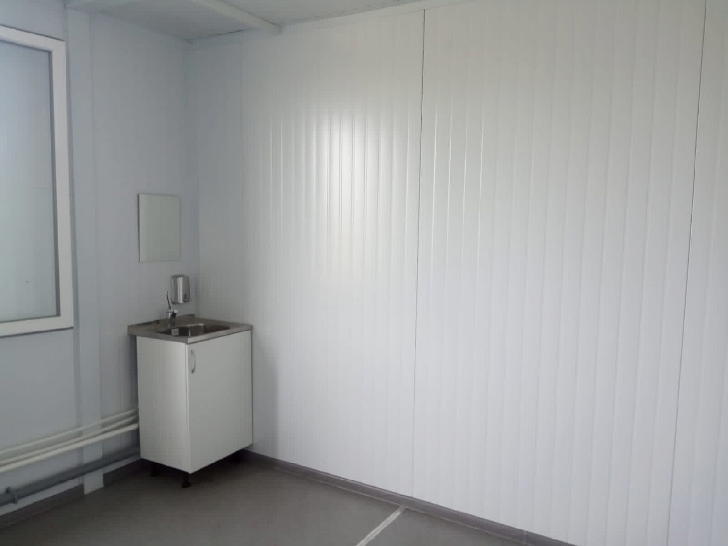 Завершены работы по монтажу модульного здания врачебной амбулатории в селе Новая Сидоровка Кетовского муниципального округа 