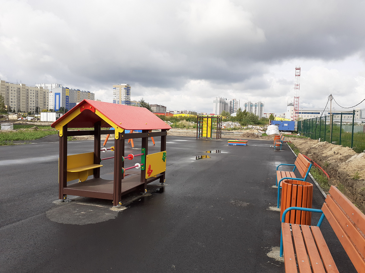 Продолжается строительство нового здания детской поликлиники в 7 микрорайоне Заозерного жилого массива